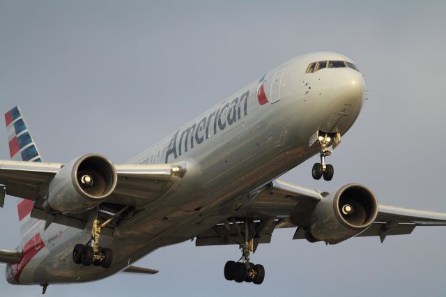 BOEING 767-300 (N346AN)