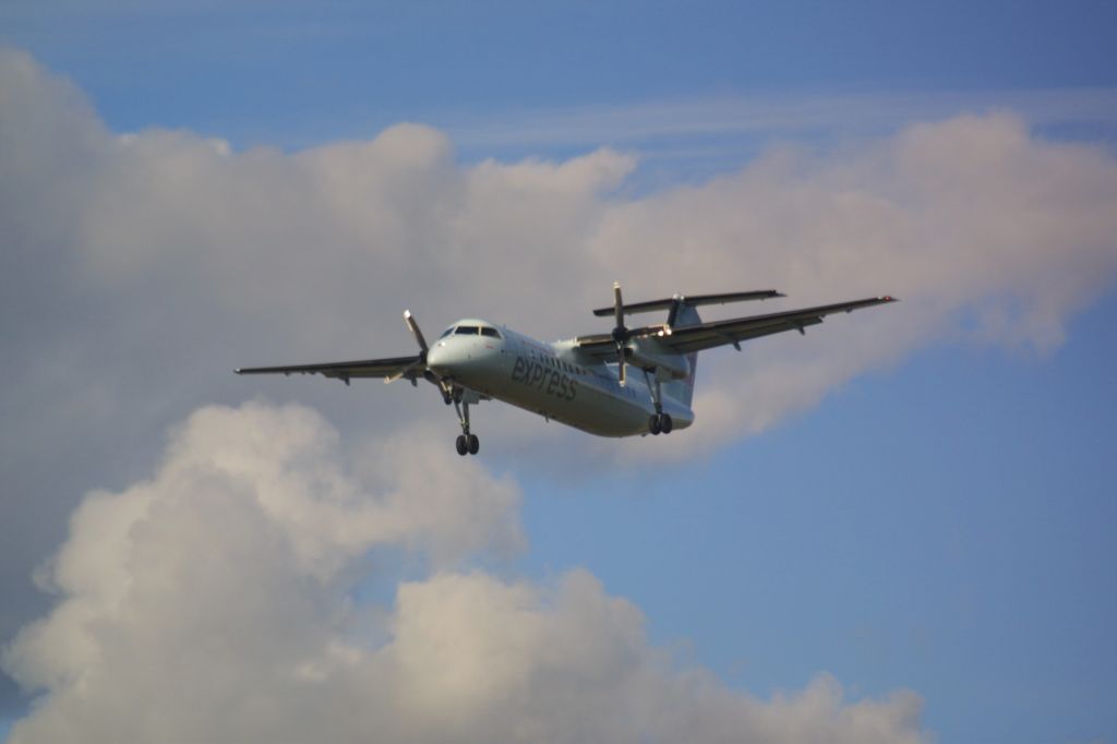 de Havilland Dash 8-300 (C-GTAT)
