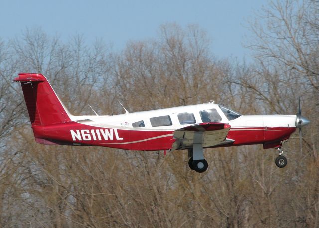 Piper Saratoga/Lance (N611WL) - About to touch down at Downtown Shreveport.