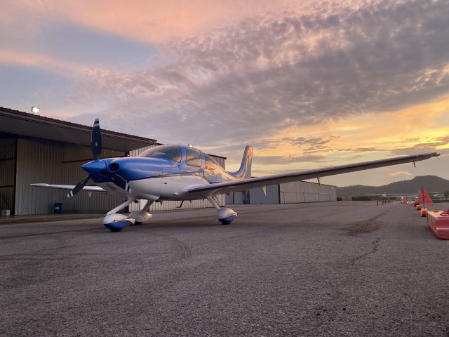 Cirrus SR22 Turbo (N327LK)