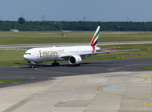 BOEING 777-300ER (A6-EBJ) - Date 26/05/18 c/n 32787