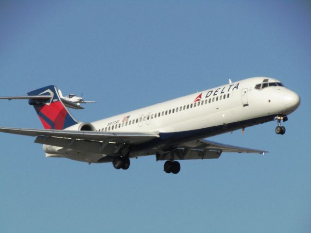 Boeing 717-200 (N972AT) - Landing RWY 20R