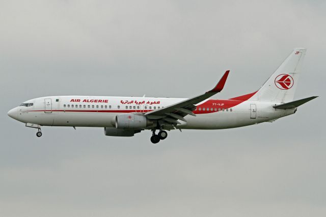 Boeing 737-800 (7T-VJP)