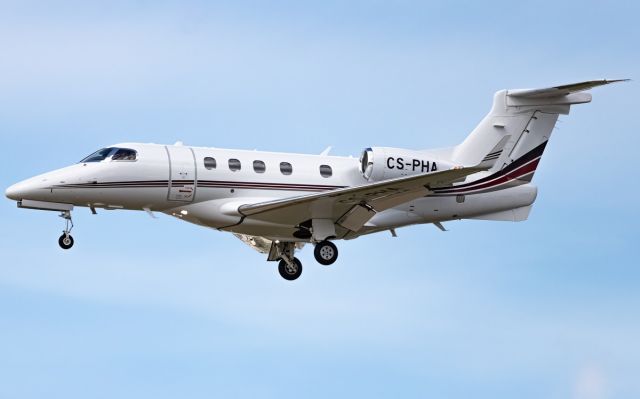 Embraer Phenom 300 (CS-PHA)