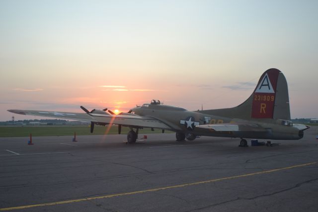 Boeing B-17 Flying Fortress (N93012) - Boeing B17 N93012 sitting on East GA tarmac in Sioux Falls SD at sunset