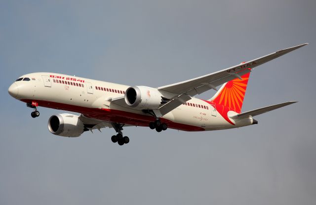 Boeing 787-8 (VT-NAA) - Short Final to Rwy 16R