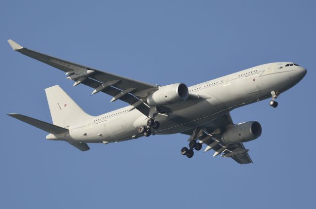 Airbus A330-200 (ZZ-338) - Kongelundsfortet RWY04L