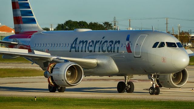 Airbus A319 (N760US) - Turning onto taxiway November from N6, gotta stow those T/R doors if you want to get to terminal.