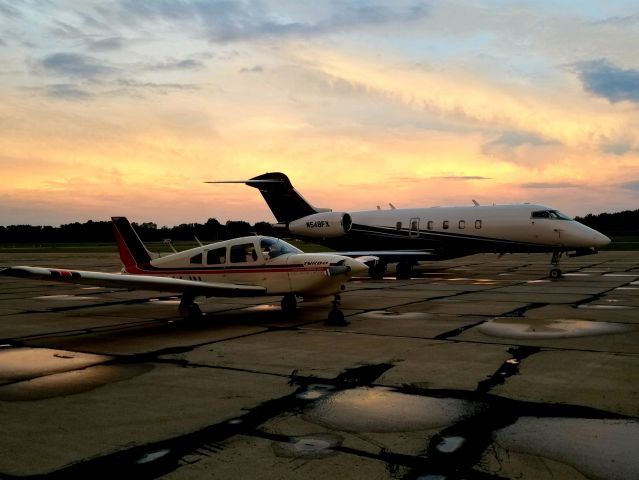 Piper Cherokee (N214JM) - Hangin with the big boys...