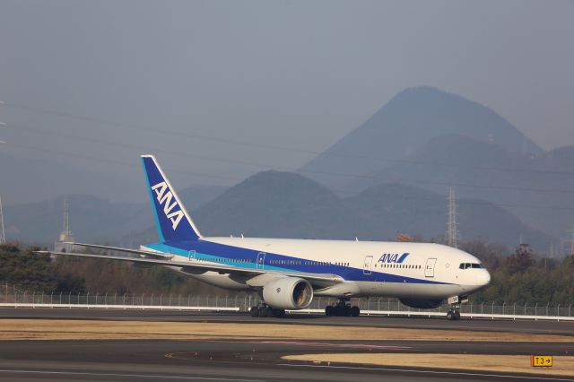 Boeing 777-200 (JA702A)