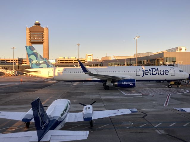 Airbus A321 (N969JT) - non-nayo