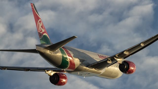 Boeing 777-200 — - Departing runway 027R at LHR.