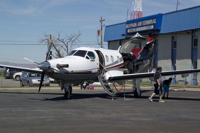 Pilatus PC-12 (N863CB)