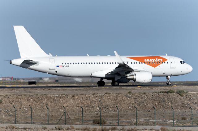 Airbus A320 (OE-IBS) - Tenerife Sur - Reina Sofia (TFS / GCTS) - Spainbr /br /Photo taken: January 1, 2024br /br /Operator: easyJet Europebr /Type: Airbus A320-214br /Registration: OE-IBSbr /Serial: 6422br / br /Category: Civil Aircraft - Airliner