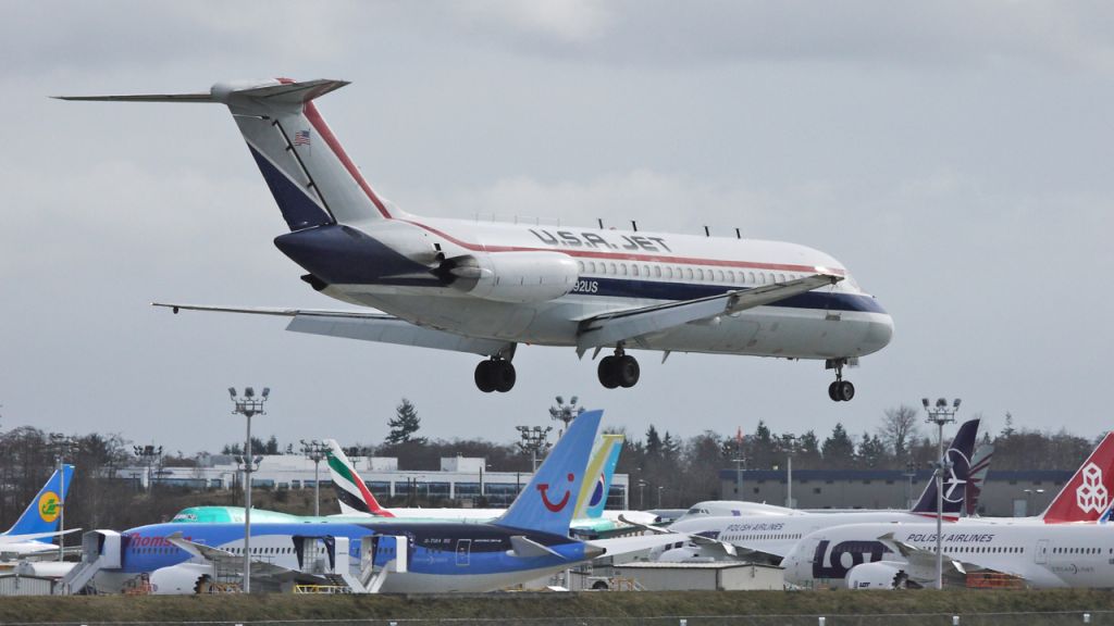 Douglas DC-9-10 (N192US) - JUS192 from CYWG on final approach to runway 16R on 2/25/13. (C/N 47156).