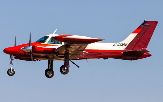 Cessna 310 (C-GQHL)