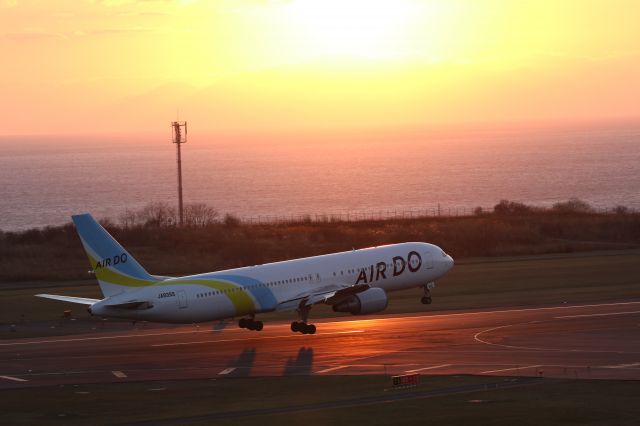 BOEING 767-300 (JA8359) - 12 December 2015:HND-HKD.