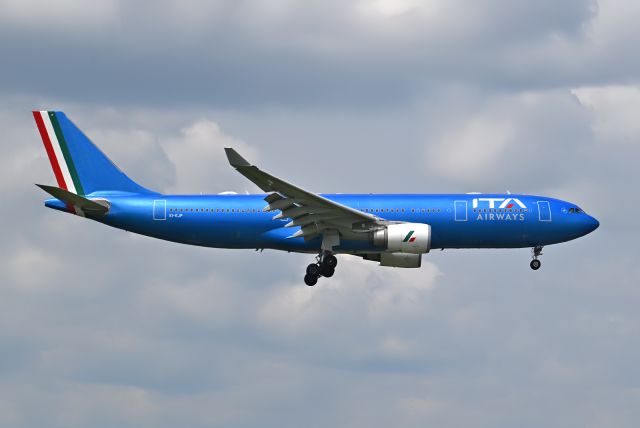Airbus A330-200 (EI-EJP)