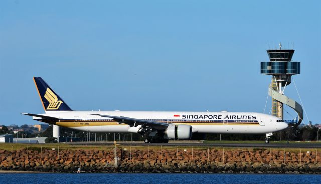 Boeing 777-200 (9V-SNB) - 11 / 03 / 2017