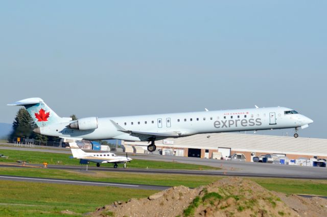 Canadair Regional Jet CRJ-900 (C-FUJZ)