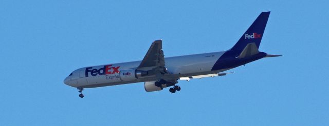 BOEING 767-300 (N192FE) - NOVEMBER 05, 2021: Seen over Linden, New Jersey shortly before landing at Newark International Airport