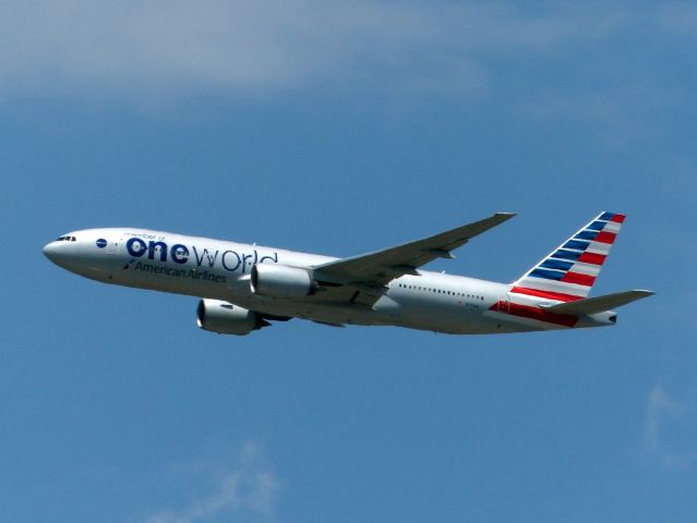 Boeing 777-200 (N791AN) - Esquema de pintura nuevo para American, incluido el Joint Venture de One World