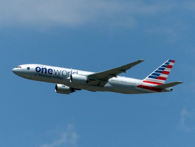 Boeing 777-200 (N791AN) - Esquema de pintura nuevo para American, incluido el Joint Venture de One World