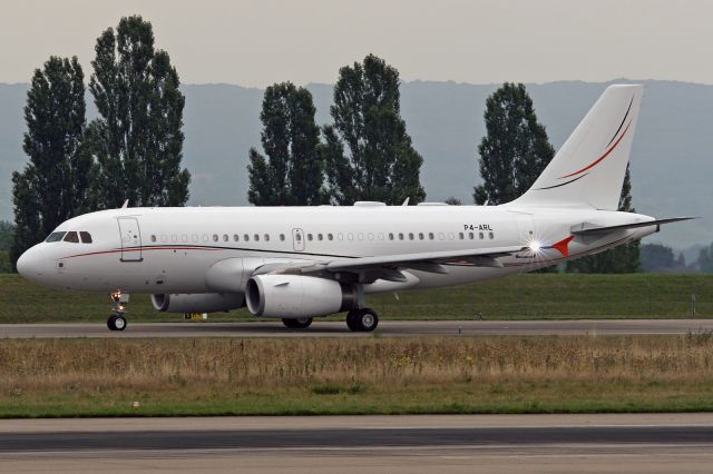 Airbus A319 (P4-ARL)
