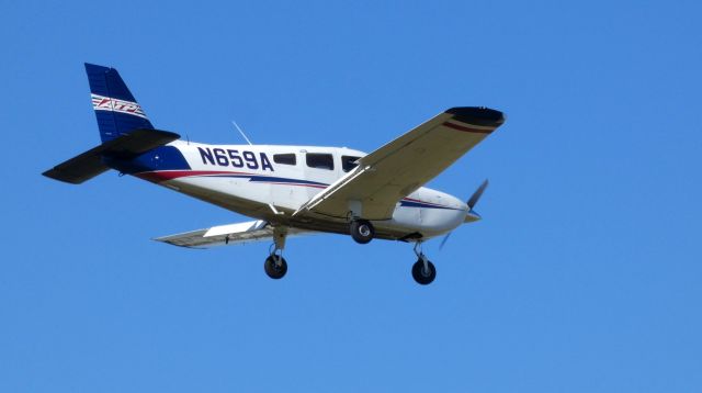 Piper Cherokee (N659A) - On final is this 2014 Piper Archer III in the Autumn of 2019.