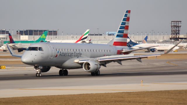 Embraer 175 (N233NN)