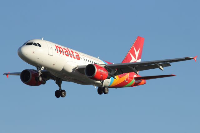 Airbus A319 (9H-AEM) - Air Malta A319 sporting it's new livery pays a visit to London Heathrow.