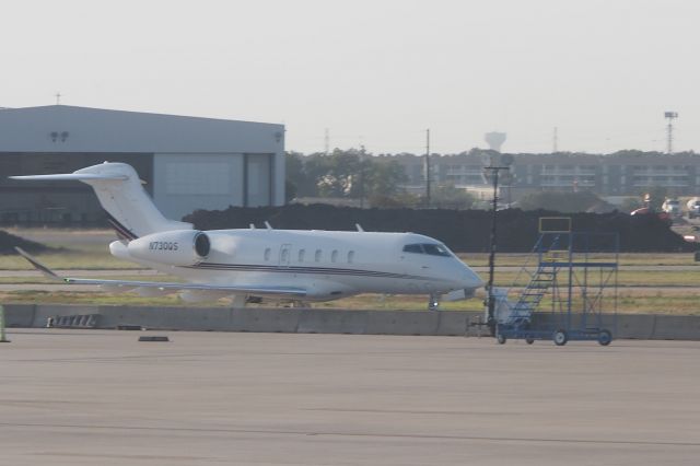 Bombardier Challenger 300 (N730QS)