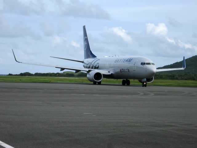 Boeing 737-700 (N3765)