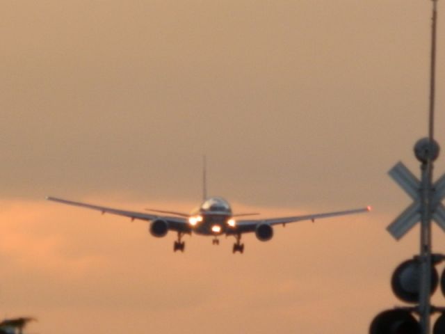 Boeing 777-200 (N754AN)