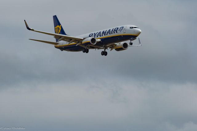 Boeing 737-700 (EI-GXK)
