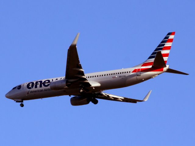 Boeing 737-800 —