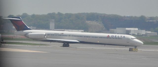 McDonnell Douglas MD-80 (N996DL)