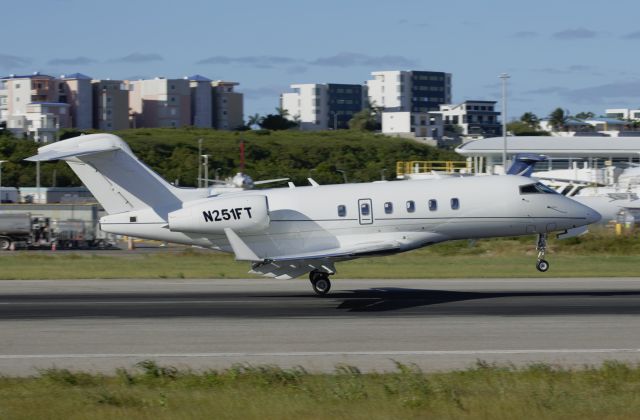 Bombardier Challenger 300 (N251FT)