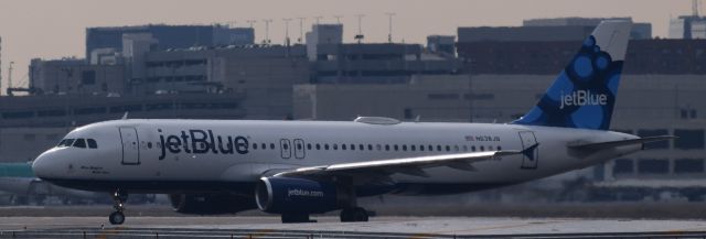 Airbus A320 (N638JB)