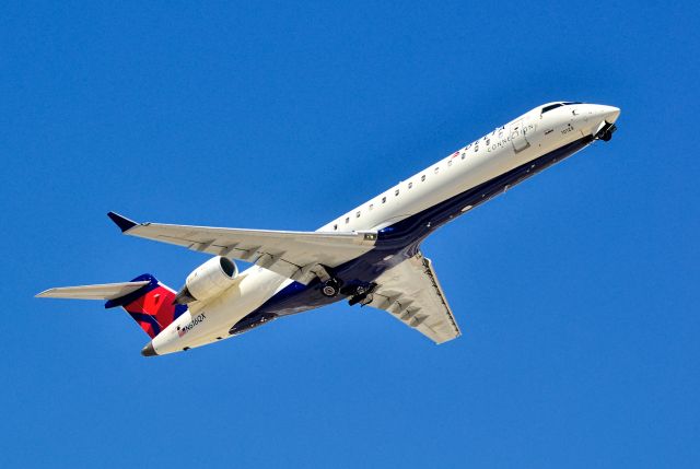 Canadair Regional Jet CRJ-700 (N616QX) - N616QX Delta Connection 2003 Canadair Bombardier CL-600-2C10 Regional Jet CRJ-701 (cn 10128)  Las Vegas - McCarran International (LAS / KLAS) USA - Nevada, August 9, 2012 Photo: Tomás Del Coro