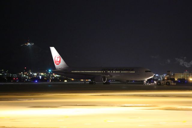 BOEING 767-300 (JA653J) - 06 February 2017:HKD-HND.