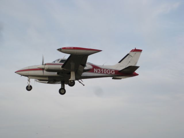 Cessna 310 (N310GG)