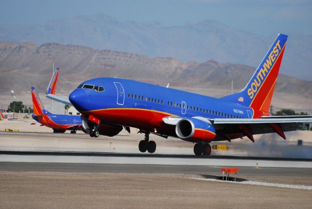 Boeing 737-700 (N274WN) - Southwest Airlines Boeing 737-7H4 N274WN (cn 32529/2244)  Las Vegas - McCarran International (LAS / KLAS) USA - Nevada, 10-12-2010 Photo: Tomás Del Coro