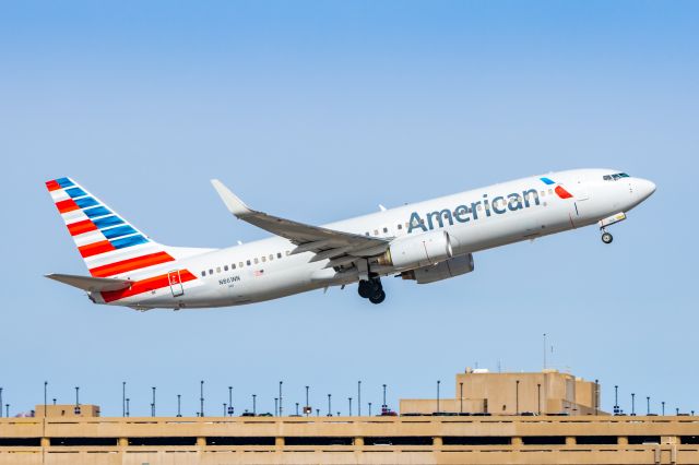 Boeing 737-800 (N861NN) - An American Airlines 737-800 taking off from PHX on 2/3/23. Taken with a Canon R7 and a Tamron 70-200 G2 lens.