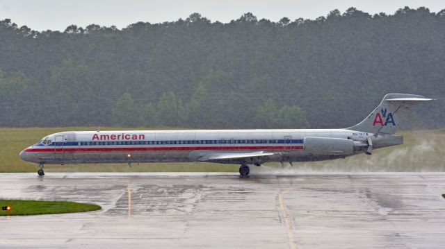 McDonnell Douglas MD-83 (N979TW) - American Airlines McDonnell Douglas MD-83 (N979TW) arrives at KRDU Rwy 23R on 6/17/2017 at 2:38 pm during a rain shower