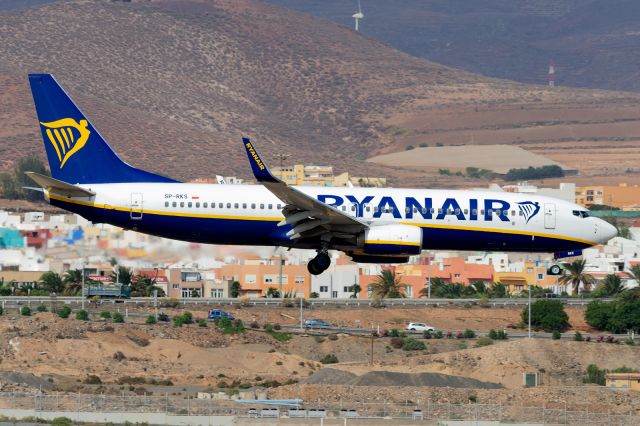 Boeing 737-800 (SP-RKS)