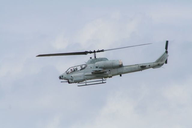 Cessna Skyhawk (N65290) - Marine Light Attack Helicopter Squadron 773 (HMLA-773), Kansas City Air Show, KCMO