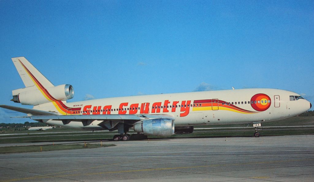 McDonnell Douglas DC-10 — - Old Picture of Sun Country DC-10-40
