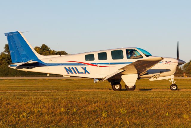 Beechcraft Bonanza (36) (N1LX)