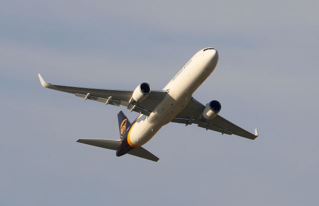 BOEING 767-200 —
